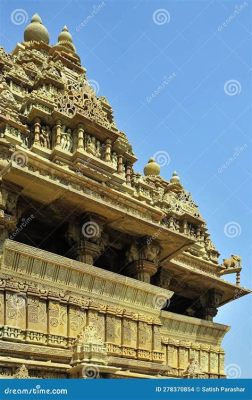  El Templo de Lakshmana en una Danza Vibrante de Deidades y devotos