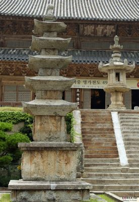 Eungbokjeong Pavilion! Un Viaje Pictórico Através del Espacio y el Tiempo en Goryeo